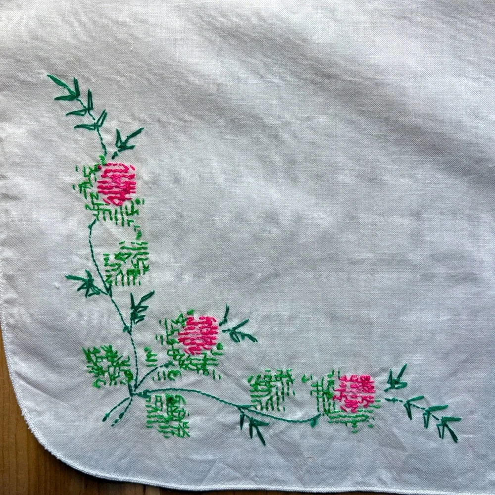 N/A set embroidered